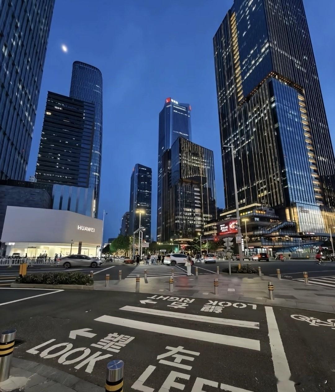 深圳楼市，一边收紧供地总量，一边增加改善供给。目的是什么？在核心区搞地王、抬地价