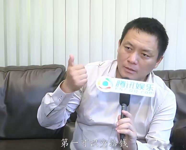 总有人说郭靖宇爱用弟弟杨志刚拍戏，但郭靖宇说用杨志刚拍戏有点太多：第一，可以少给