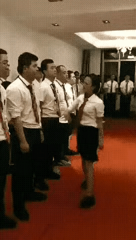 打人不打脸伤害性不大侮辱性极强的“鬼”掌掴！