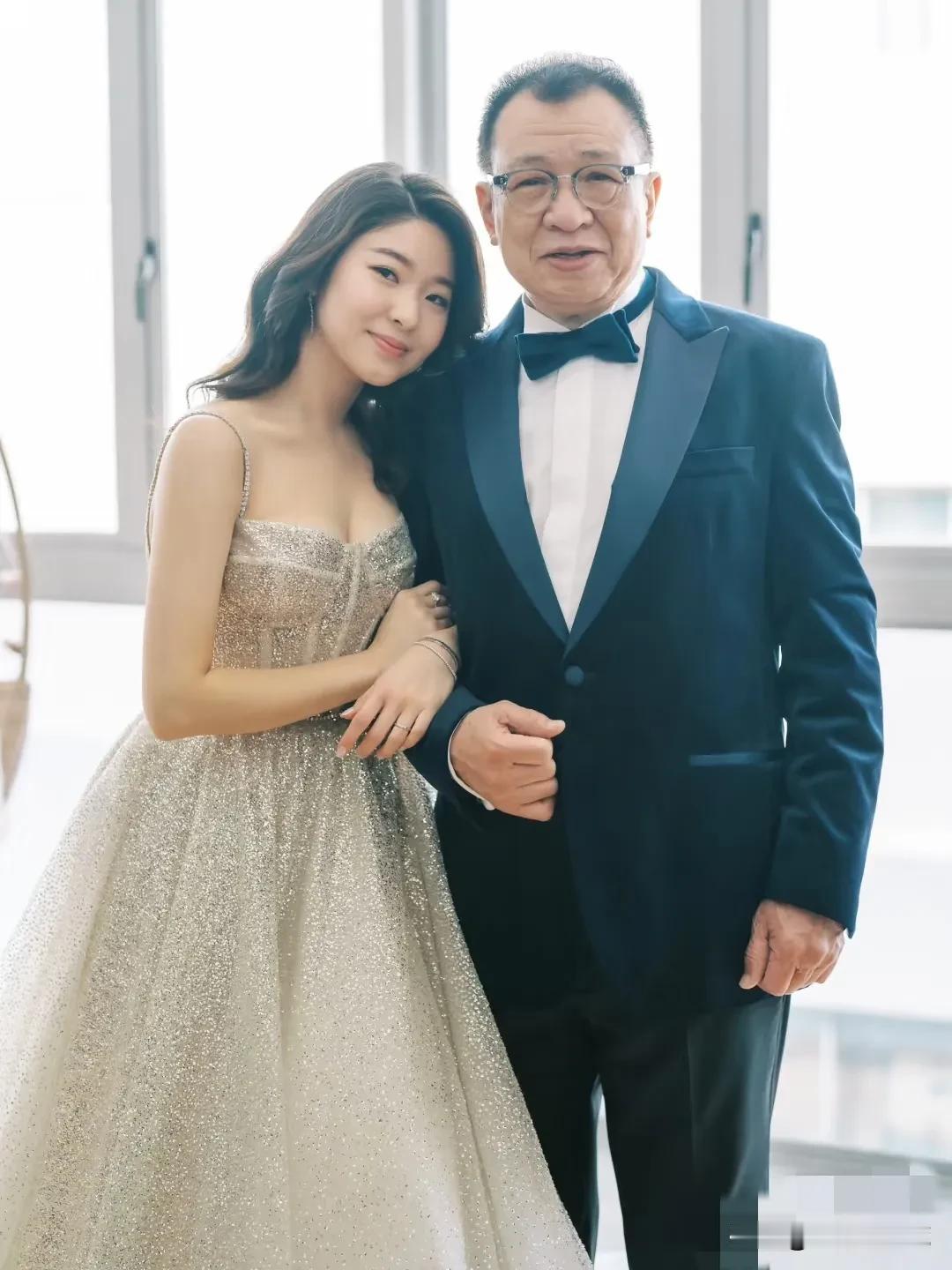 许绍雄走了，我猜，他最放心不下，大概就是他的女儿。他49岁时才老来得