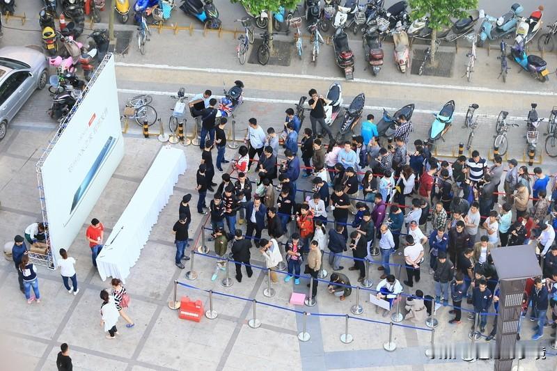 手机老用户为啥被固定在高价套餐手机老用户被固定在高价套餐，这事太常见了。我朋友