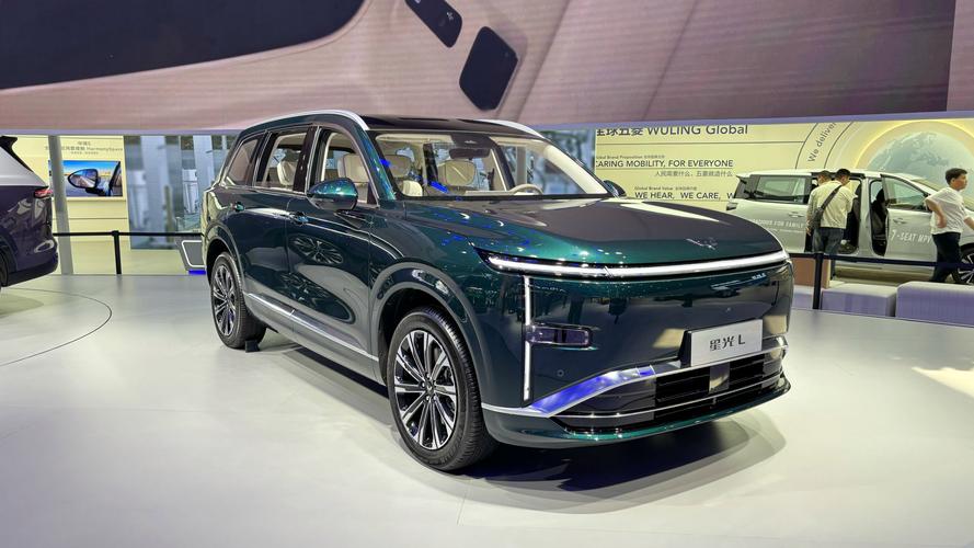 汽车新规出台，明年开始实施，汽车用户不知道就吃大亏了！1、从2026年开始，新能汽车免税政策要结束了