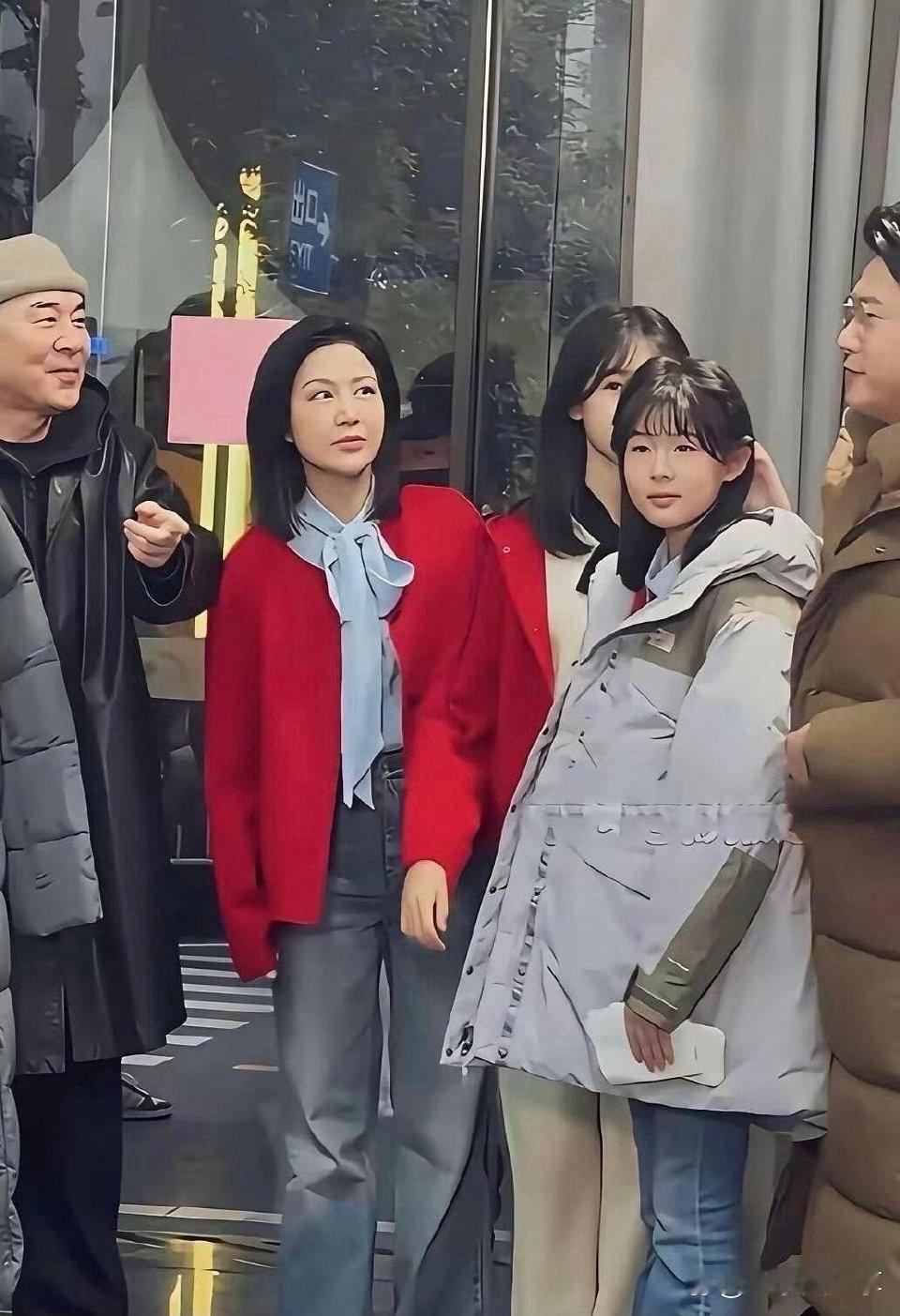 陈建斌见陆毅两个女儿，满脸羡慕藏都藏不住，蒋勤勤更是两眼放光，这画面也太真实了吧