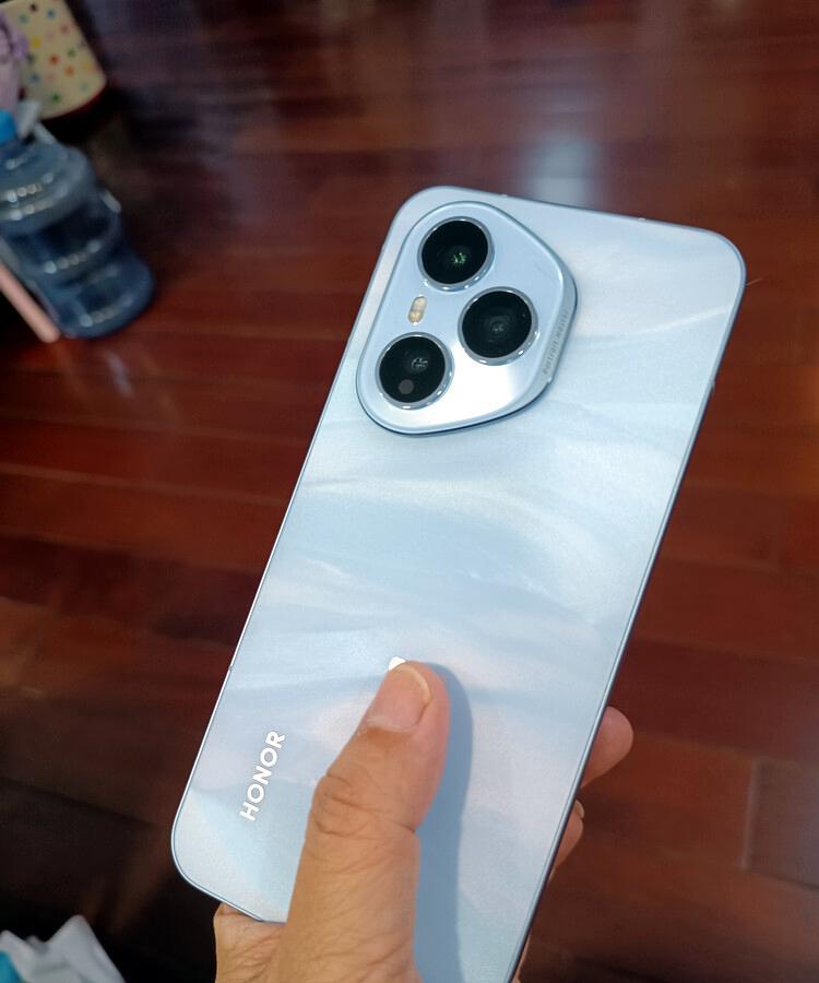 对不起了华为，让同事买了荣耀400Pro他本来想入手华为nova14Pro
