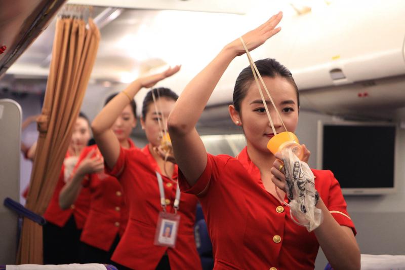 从空姐到犯罪头目：200个姑娘的人生，被她带进了沟里胡志明市的新山一机场，大