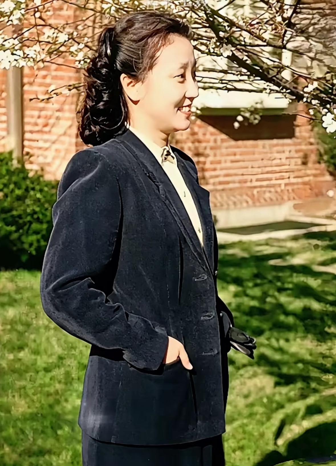这是蒋英年轻时的真实样貌，都看看吧，她身上集聚了东方女性的所有魅力，无论气质颜值