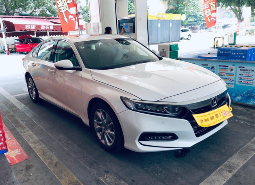 雅阁和迈腾选哪个？十代雅阁的百公里加速是12.3秒，雅阁在高转时几乎没有动力衰退