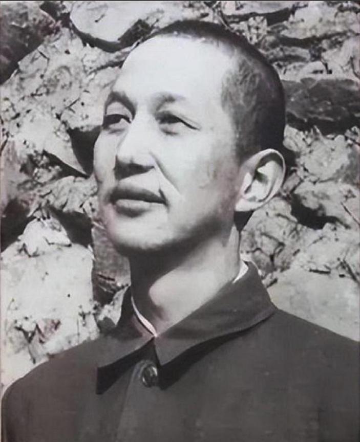 1931年，徐向前在战场上逮住了自己曾经的“上司”岳维峻。按徐向前的意思，本来打