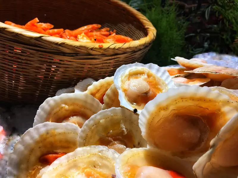 吃自助餐吃到回本，那感觉就像打了一场胜仗！我上次去吃海鲜自助，一进去就直奔生鱼片