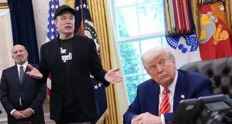 马斯克是真的被特朗普当枪使了！一个商界精英，但是却是一个政治小白，怀揣着一腔热