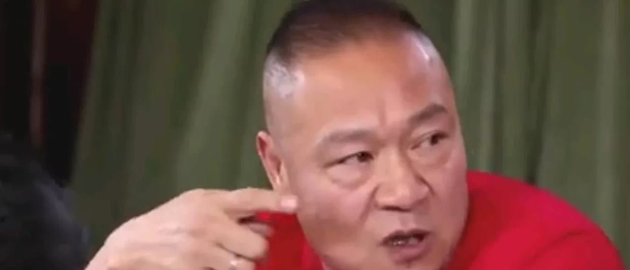 这是英达的好友熊伟。熊伟不但是英达家的常客，还经常与英如镝一起玩音乐。熊
