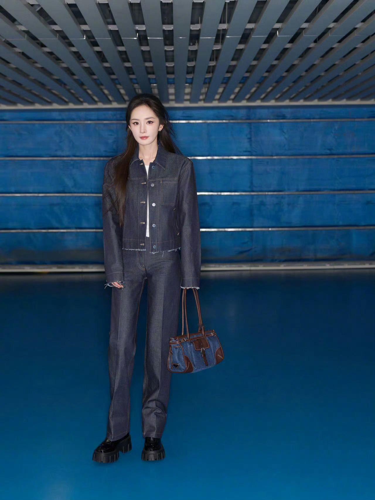 杨幂×PRADA2026秋冬女装大秀机场出发造型大片✈️米兰时装周时装