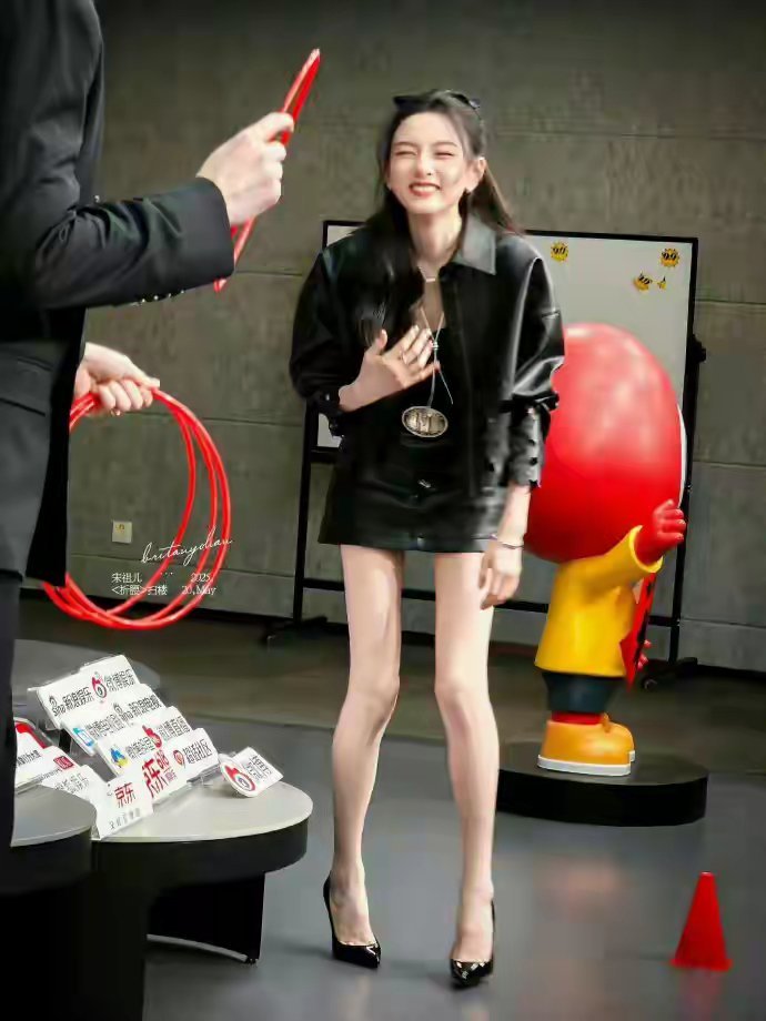 宋祖儿除了脸上有肉其他地方都好苗条啊​​​