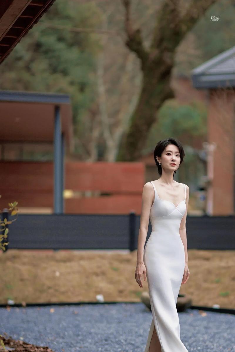 张小斐这事儿，我琢磨好几天了——她怎么突然就不声不响了呢？不是说她凉了，就是