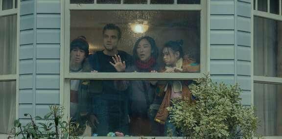 《最后的房子》首周登上Netflix电影榜第一如果有一天醒来，你发现门打不开、