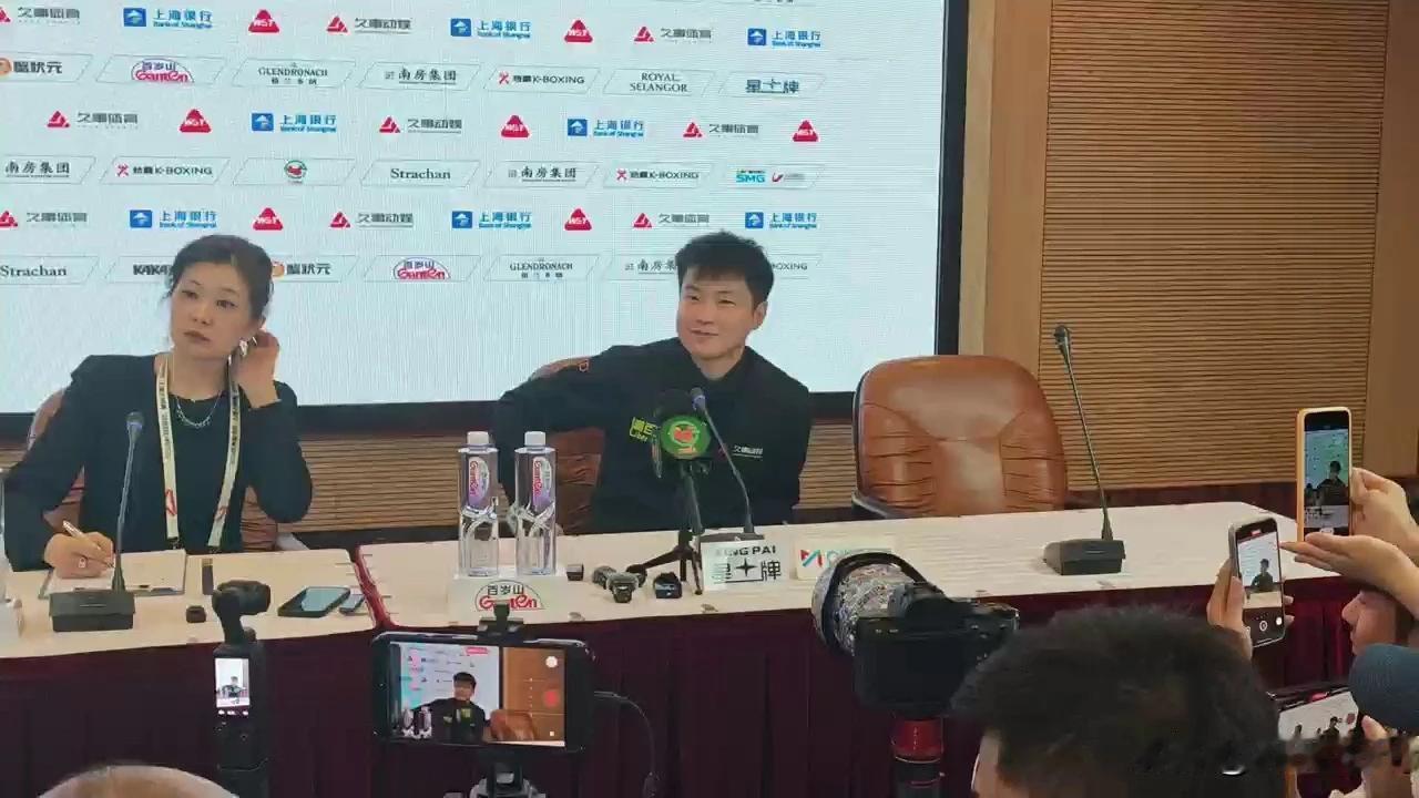 赵心童终于重视防守了赵心童常说：进攻是最好的防守，这句话的正确性是粗像的。赵心