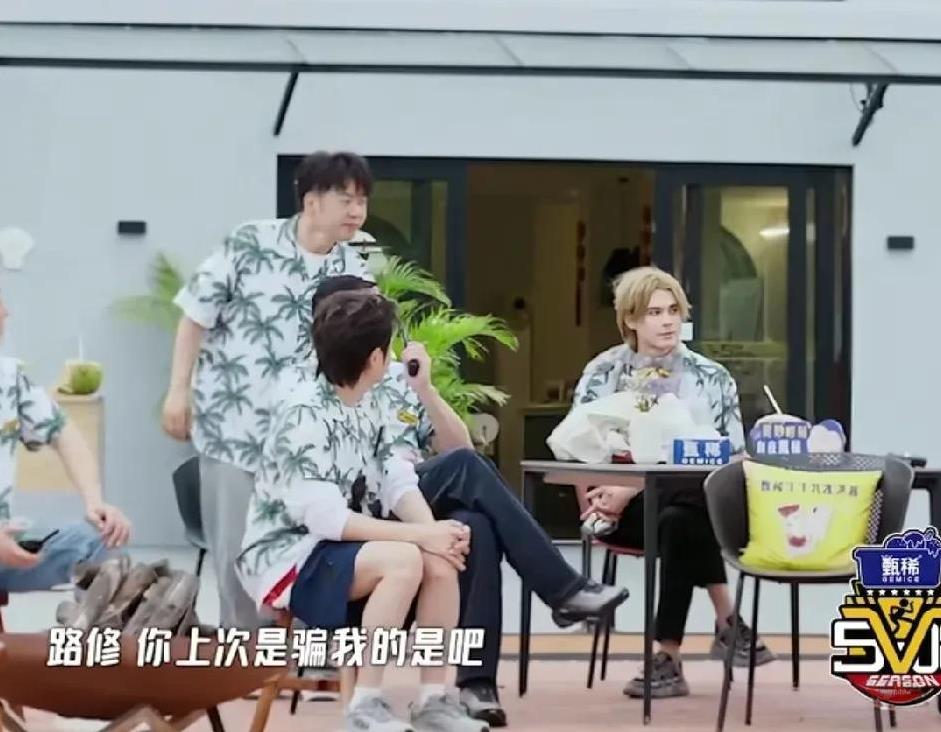 邓超在《五哈》上问利路修：“你之前说要退圈是骗我的吧？”利路修：“没有，我真的要
