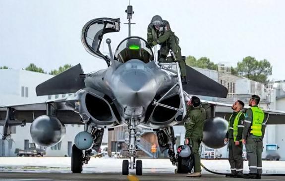 终于破案了，美国破坏我国200亿武器订单：歼10和022导弹艇被放弃 我国与