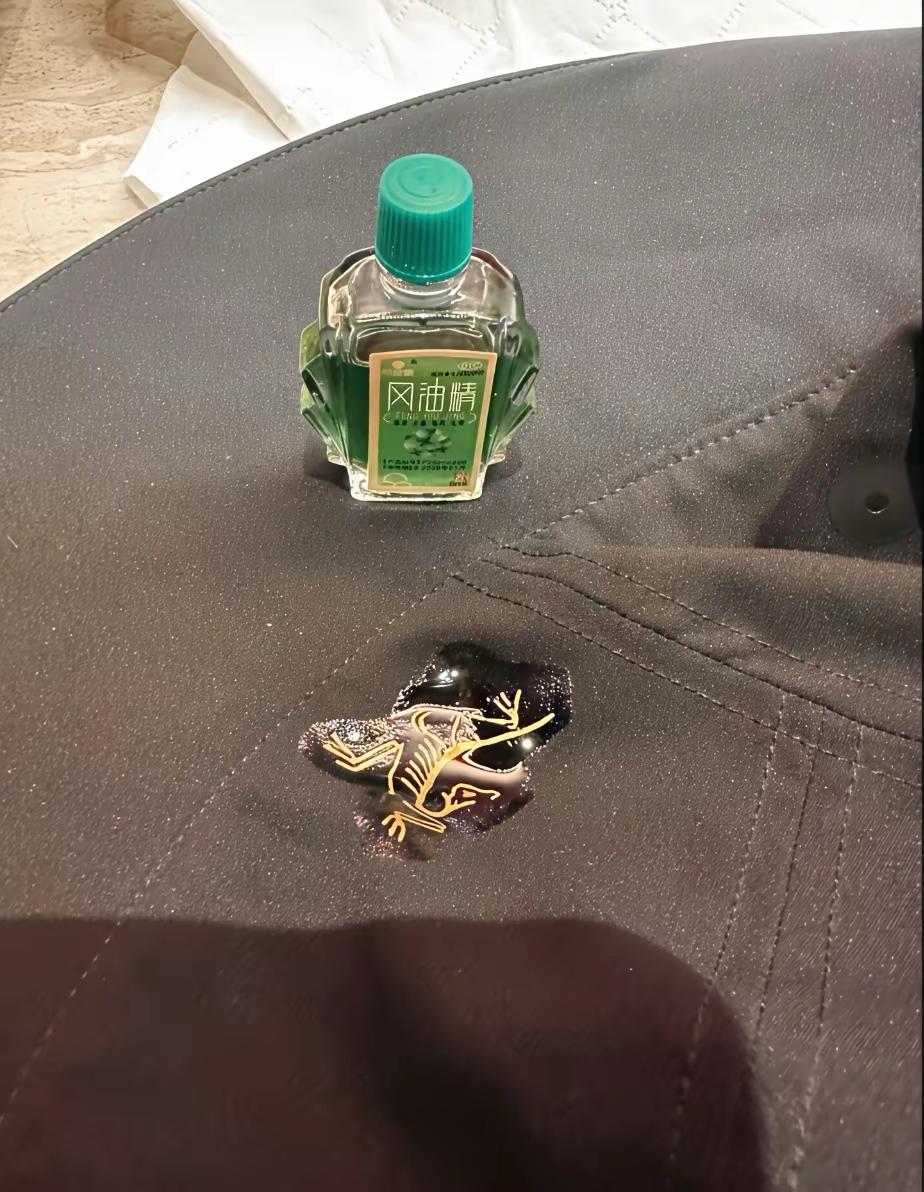 几千块钱的始祖鸟让一瓶洗洁精擦掉了？