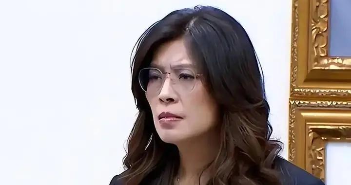 你想想，当年赵少康跟李登辉不对付，扭头就拉了一帮人成立新党；宋楚瑜觉得自己给连战