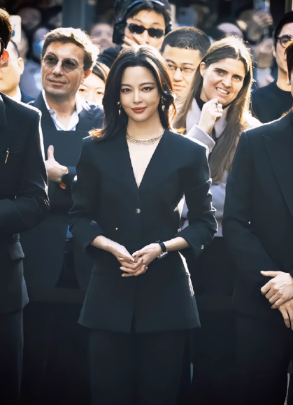 我的天，她居然这么自信！