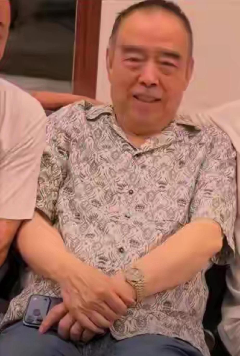 74岁陈凯歌官宣退休！拒一个亿剧本，三亚养老生活曝光74岁陈凯歌