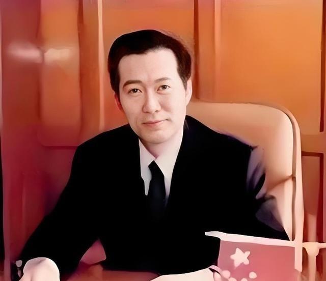 1997年，慕绥新在担任沈阳市市长及辽宁省副省长期间，生活是十分奢靡的。慕绥新