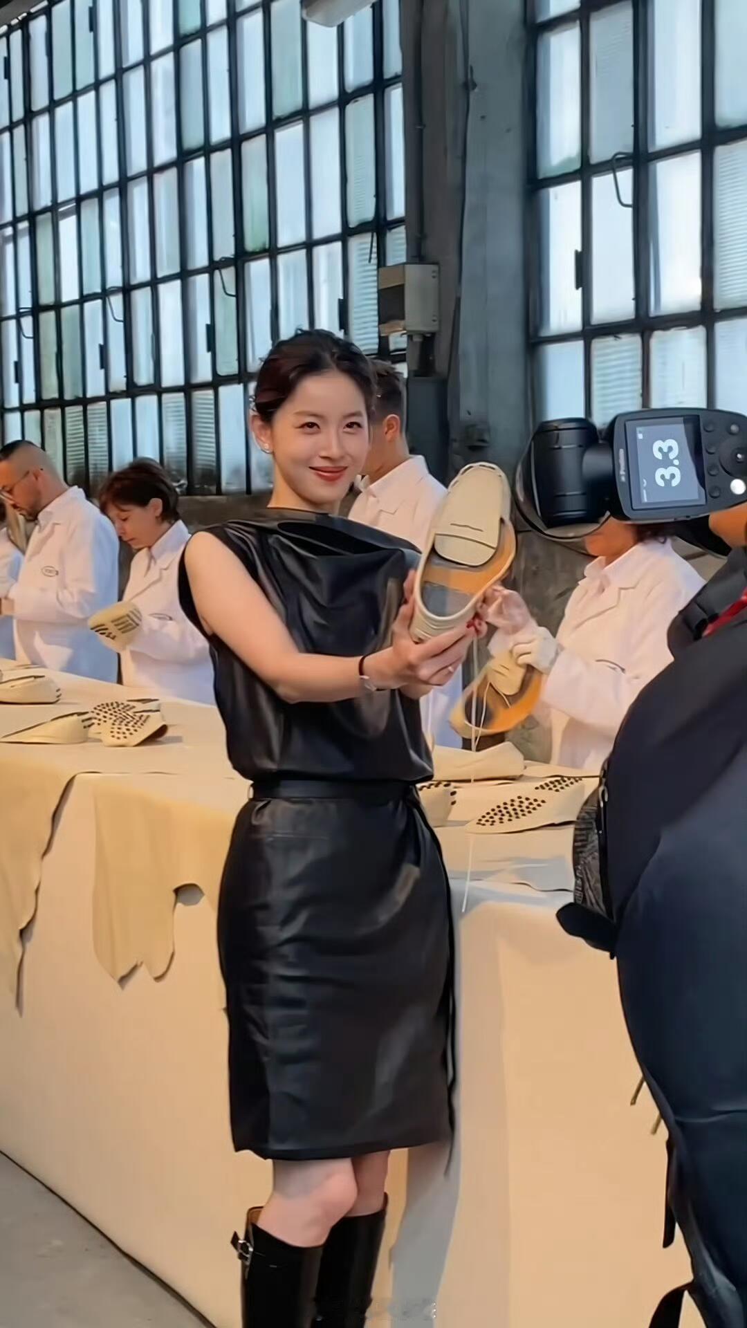 章泽天米兰看秀，依旧是毫不费力的美貌……​​​