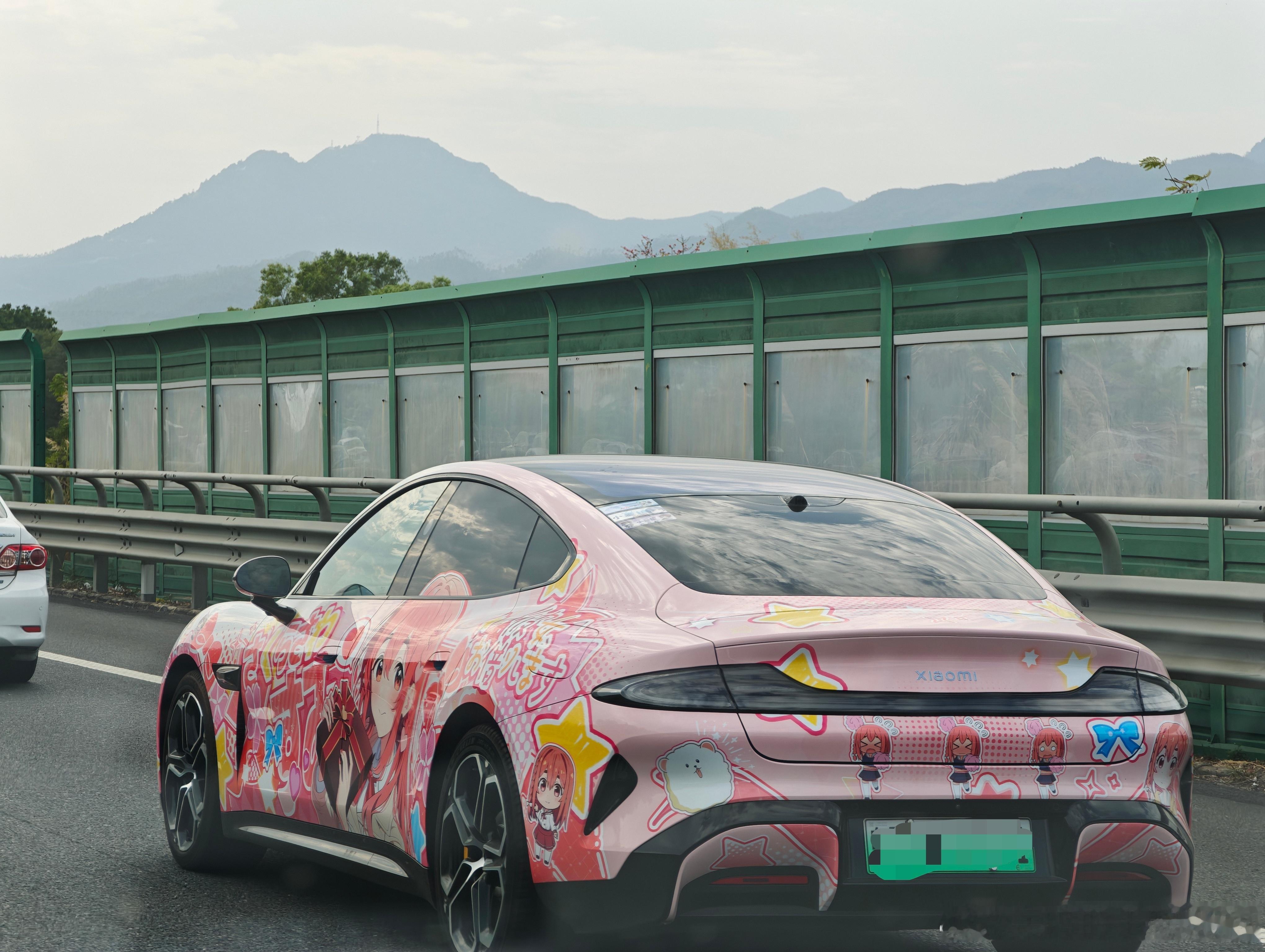 我想象了一下我开这台车上下班以及回老家的样子小米su7