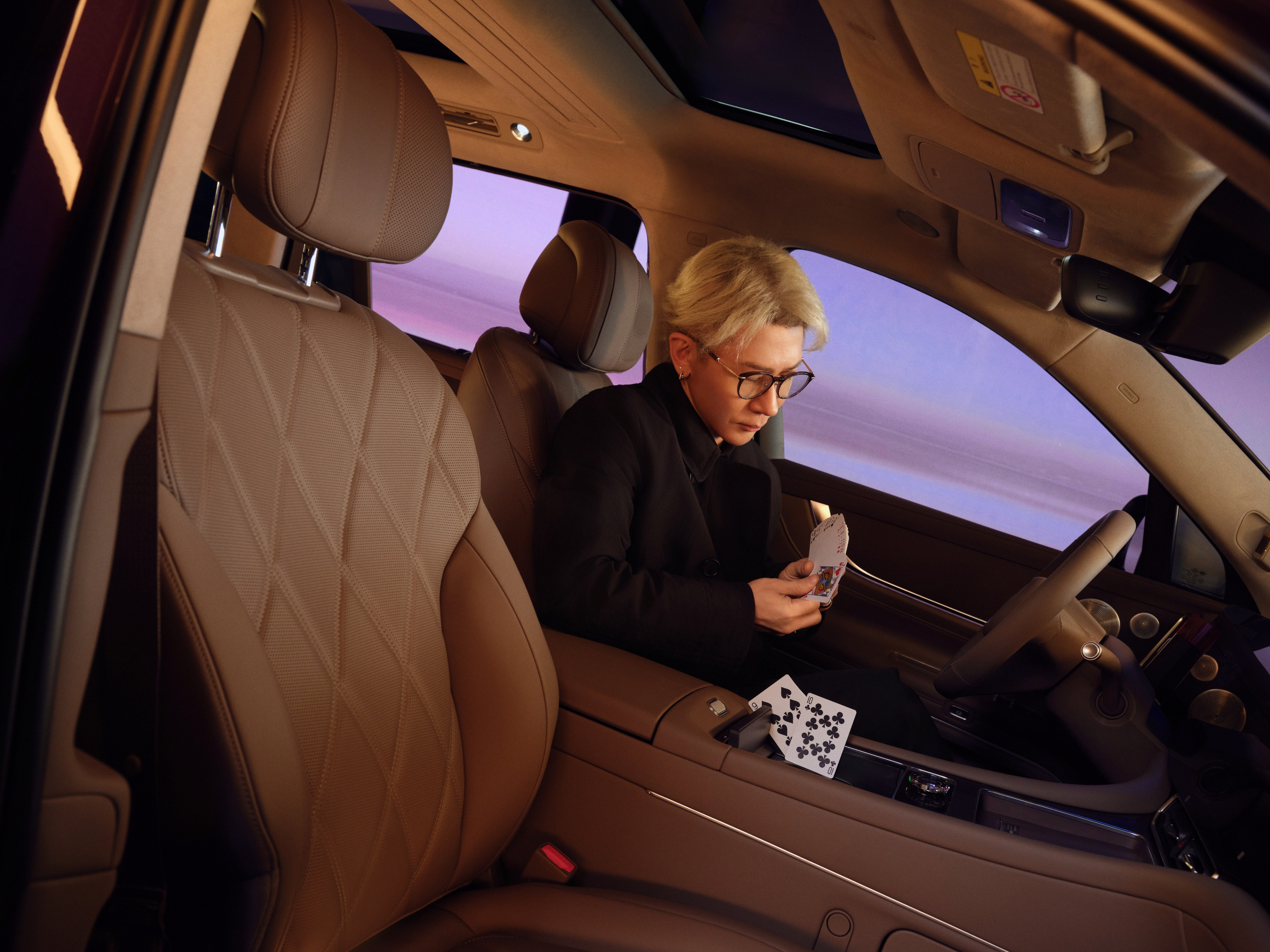 备受期待的问界M9「星光之夜」在小年夜前夕温情启幕，这不仅是一场车主和品牌的深情