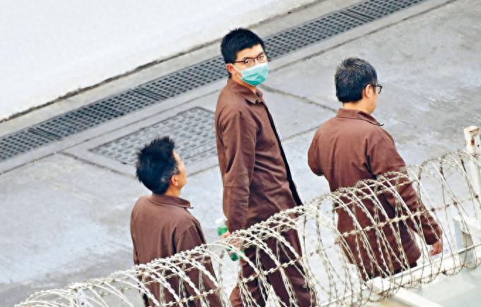 29岁的黄之锋，原定于2027年1月获释，只剩4个月左右，可9月2日，他站在香港
