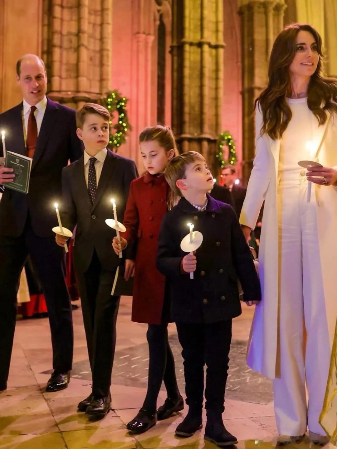 威尔士凯特一家过圣诞，威廉王子终于剃胡子了