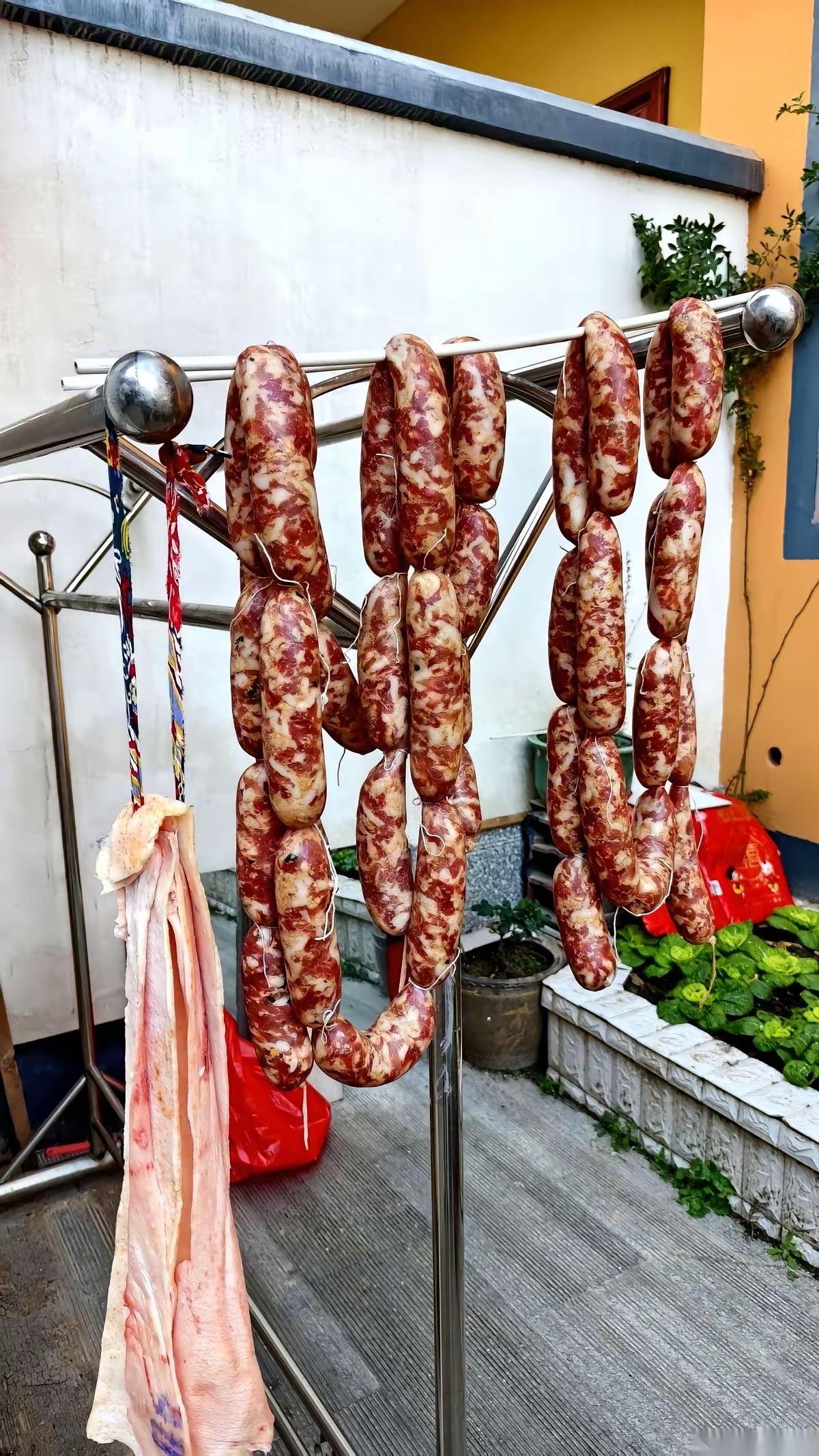 在肉铺灌了11斤香肠，高高兴兴拎回家，结果老板临走前一句话，直接把我CPU干烧了