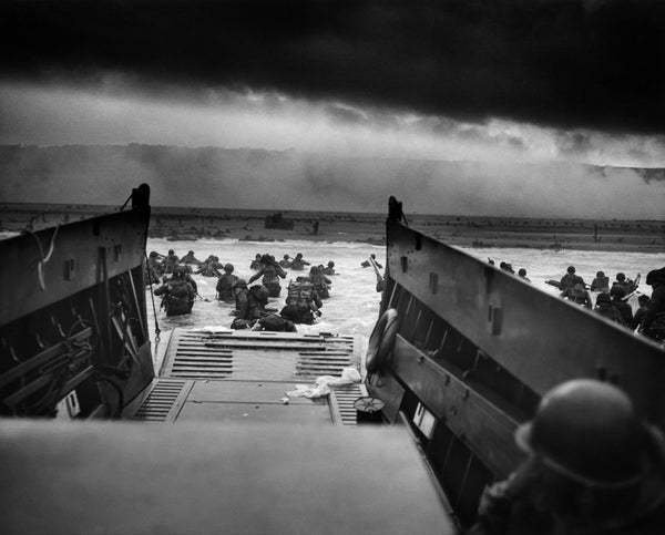 1944年6月，超过15万盟军士兵挤在英吉利海峡这边，等着横渡去诺曼底。登陆日原