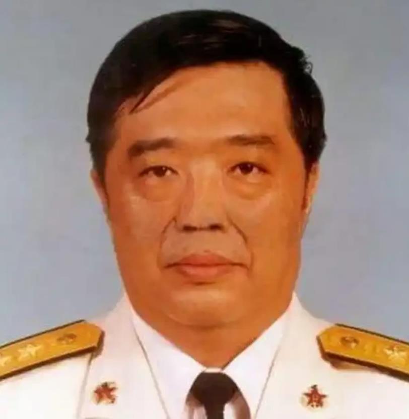 1998年，香港，贺龙之子贺鹏飞，看四下没人，闪身冲进一间商人办公室，凑到那人耳