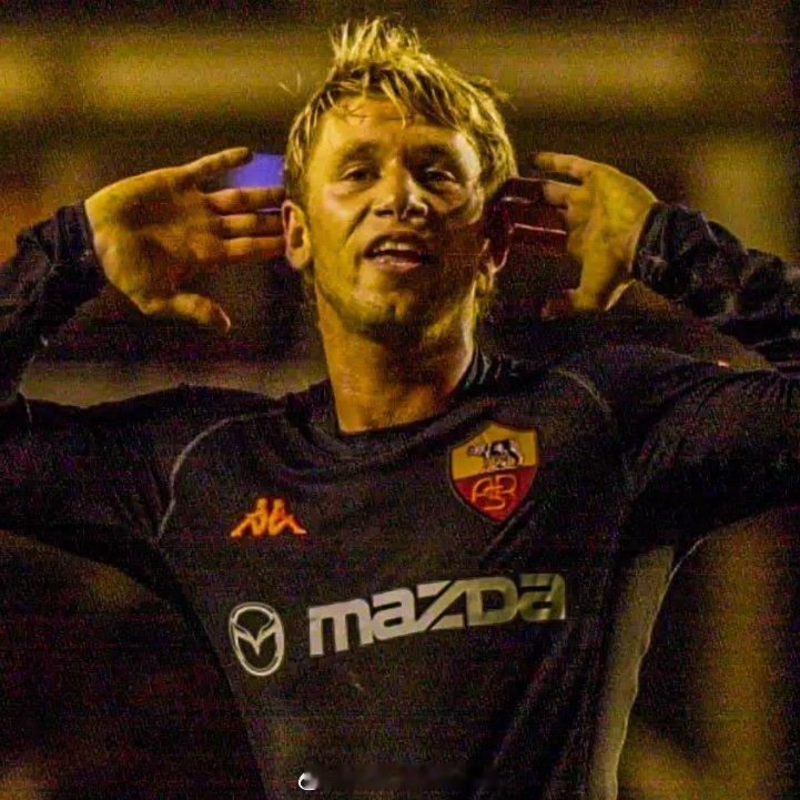 【卡萨诺口出狂言！史上最佳10号】footballitalia消息：前意大利国脚