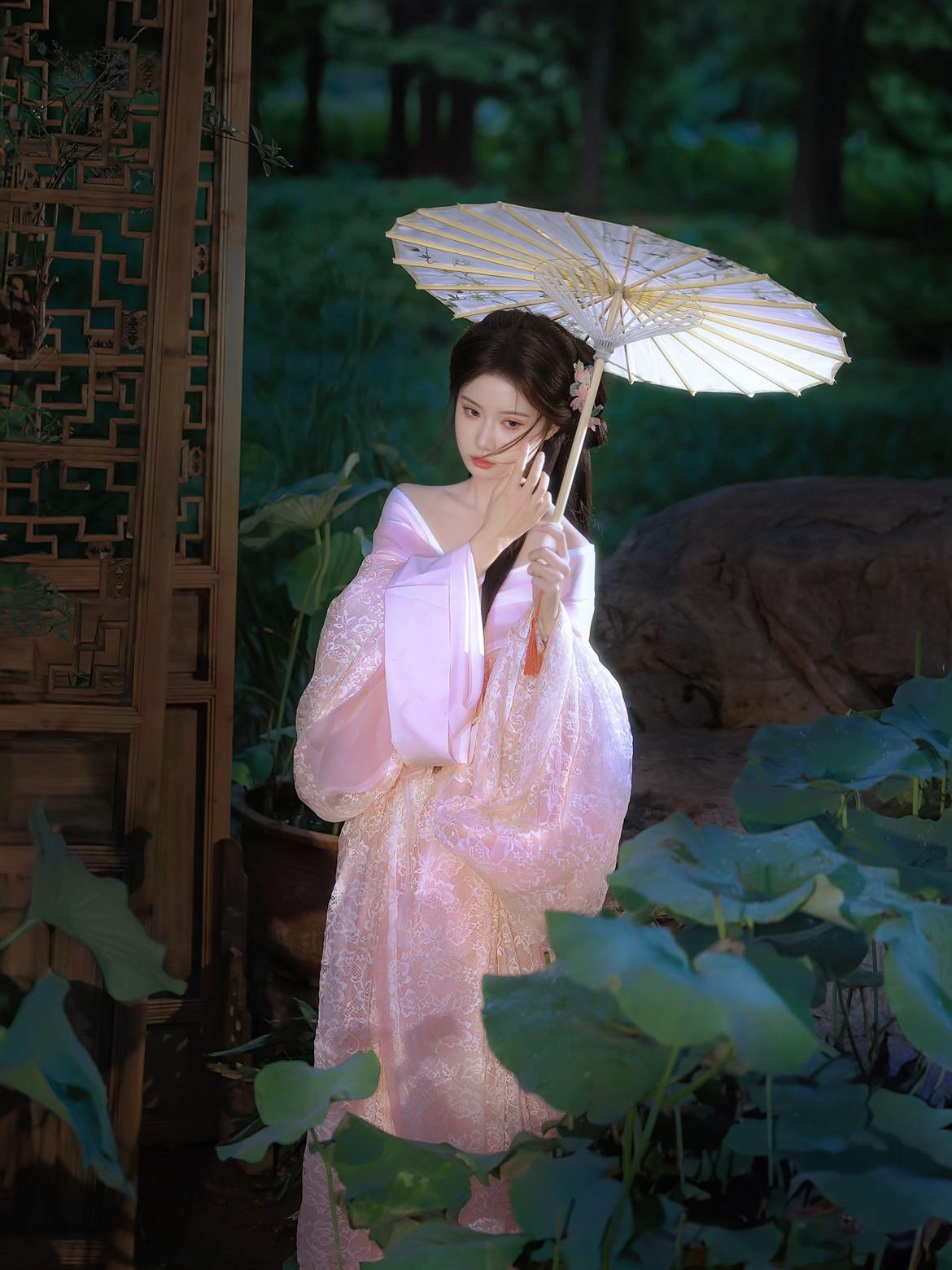 “你像一场大雨，淋湿我的眼睛”