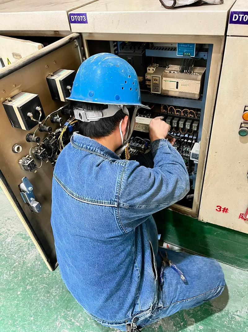 不知道为什么，社会上一些人找不到工作就死盯着搞餐饮，送外卖行业，其实下岗失业寻找