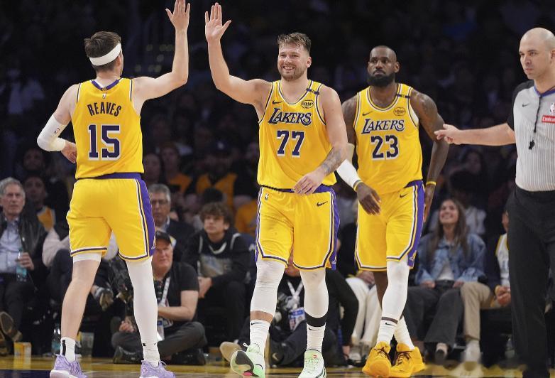 今日Skip在一档播客节目中谈到了詹姆斯。Skip表示：“我现在看到的每篇报道都