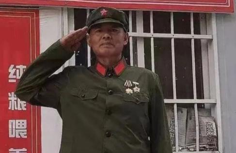 2007年，对越自卫反击战的老兵刘亮华去办低保手续，却被工作人员骂了句“不要脸”