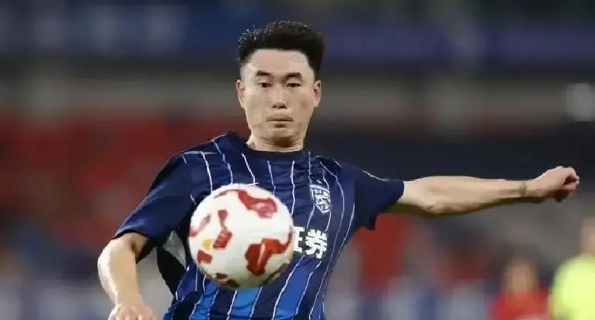 武汉三镇这波操作，真把球迷心脏当蹦床了！主力一口气跑五个，转会费加起来还没