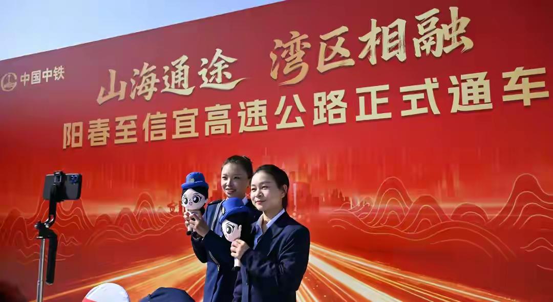 这个岁末可真是粤西地方人民大喜之日。本月22号，350高速铁路的广湛高铁贯穿云