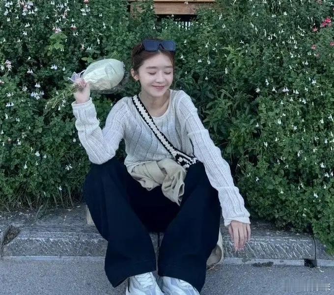 宋伊人这次真的笑不出来了，网传《我家那闺女》把她的镜头剪掉了，这种事情一旦开头，