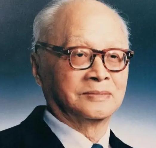 1960年苏联撤走专家时卷走了所有图纸，让中国核计划陷入绝境，可临登车那刻，一位