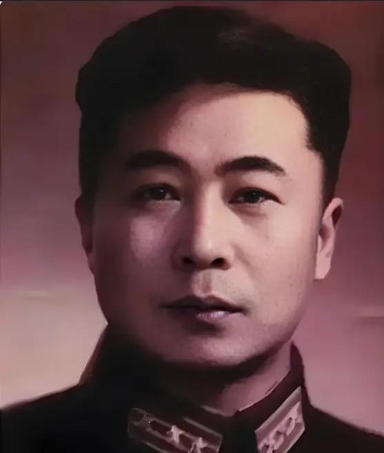 林海雪原小说，曲波是主笔，成本之前，肯定是有高人帮忙润色，按照他的文化水平，写