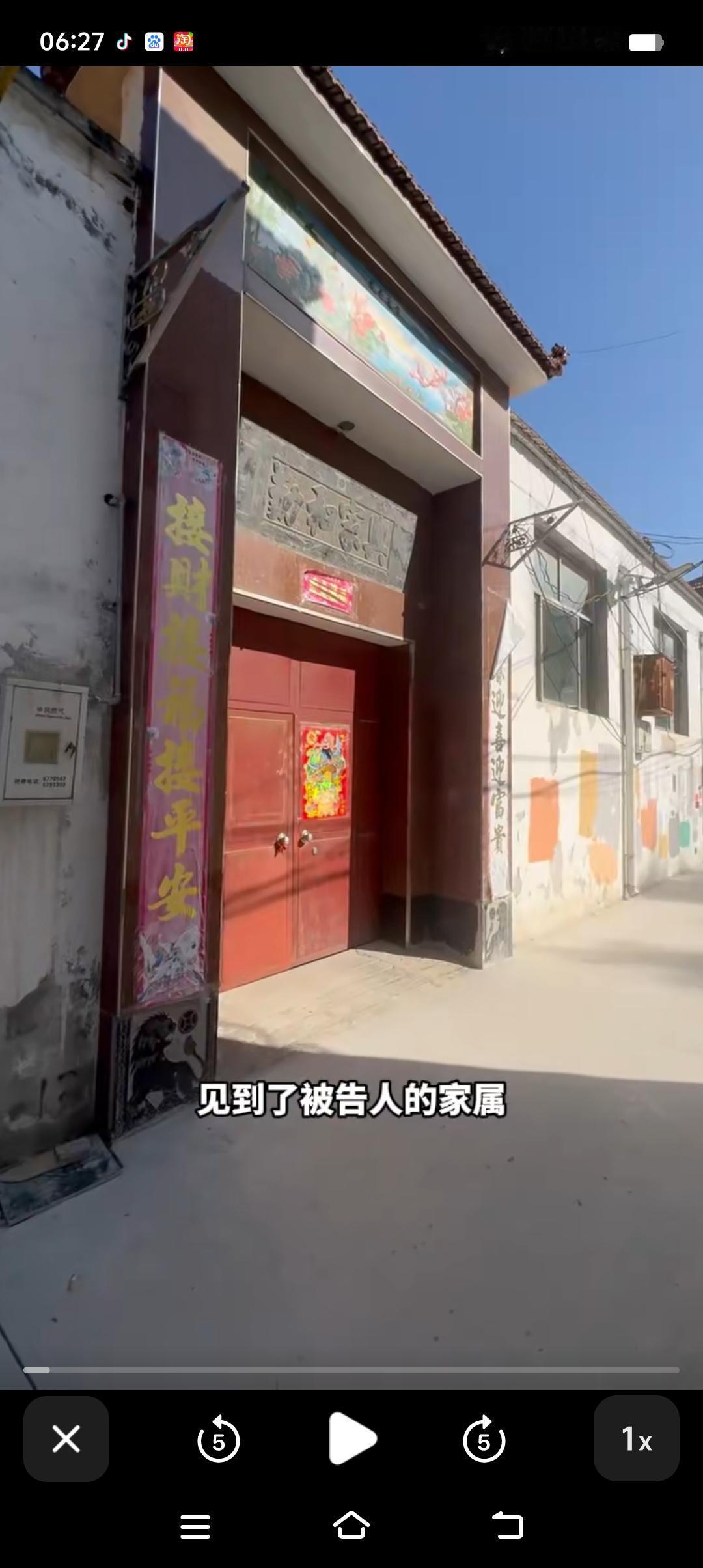 说几句客观公正的话，先说被告，邻里邻居，抬头不见低头见，两家仅仅相隔一条过道。按