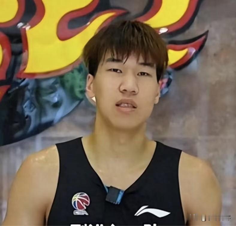 一手好牌打稀烂是啥感觉，问问彭士峻就知道了。彭士峻对面站着老东家广东队，最后三