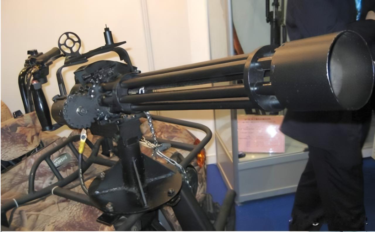 新型6管速射机枪一款新型多管速射枪械暂未完成型号命名工作，武器口径标定为7.6
