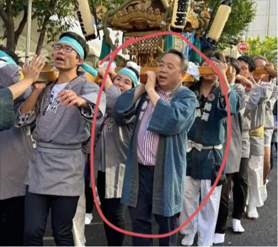 真是卖力表演的汉奸！ 6月9日晚上，遭到家族除名的石平在日本东京墨田区参加当