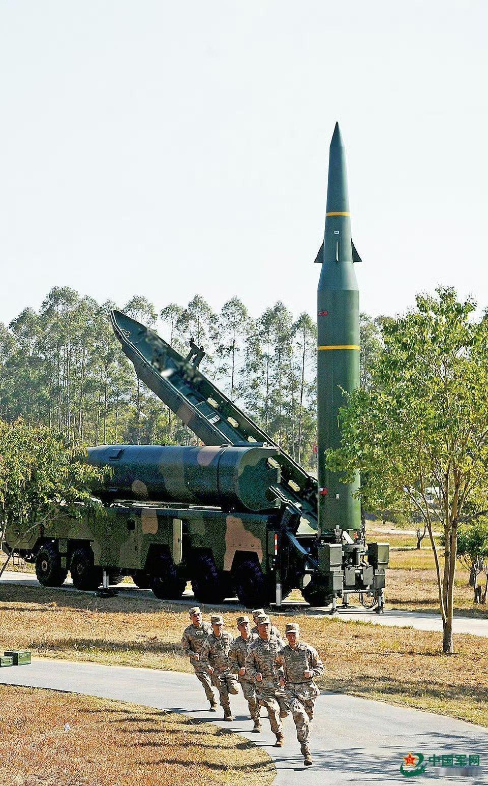 [呲牙笑]“十年磨一剑，霜刃未曾试”，DF-16清晰大图——东风-16（DF-